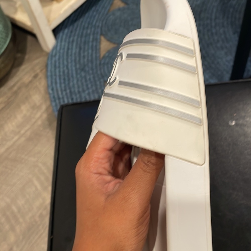 āSOLDāRetail $1000 Authentic CHANEL CC White Silver Pool slides - Picture 4 of 7